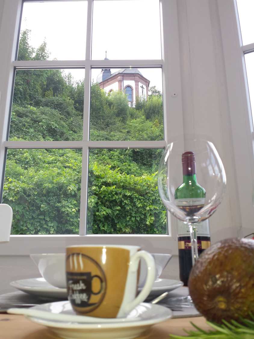 Ferienwohnung Saarpfalzkreis Biosphärenreservat Bliesgau, Blick vom Erker auf die Klosterkapelle